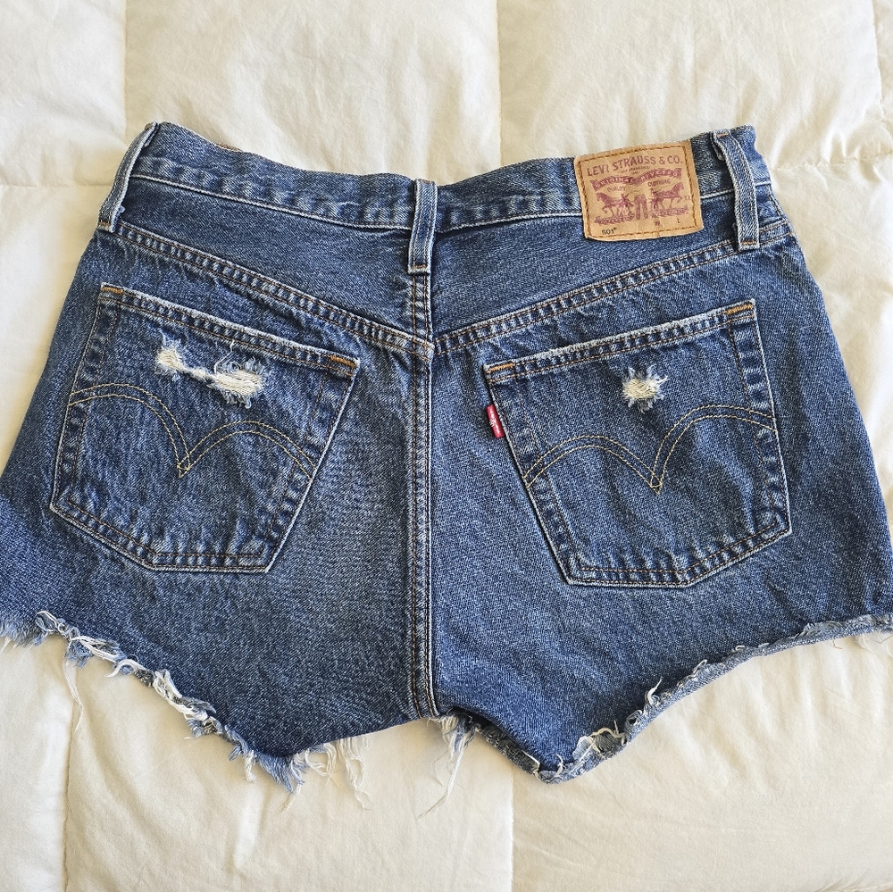 Levi 501 jean shorts - Size 27